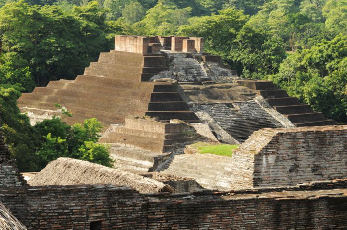 Comalcalco. Pirámide