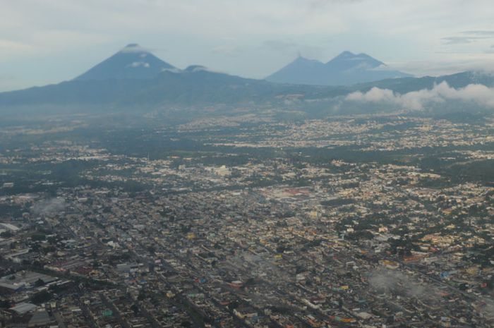 Pacayá, volcán turístico activo cerca de Cd de Guatemala.