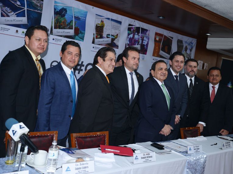 Autoridades de Cozumel y de Concanaco en CDMX