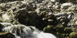 Arroyo frente a Prismas de Comondú, BCS