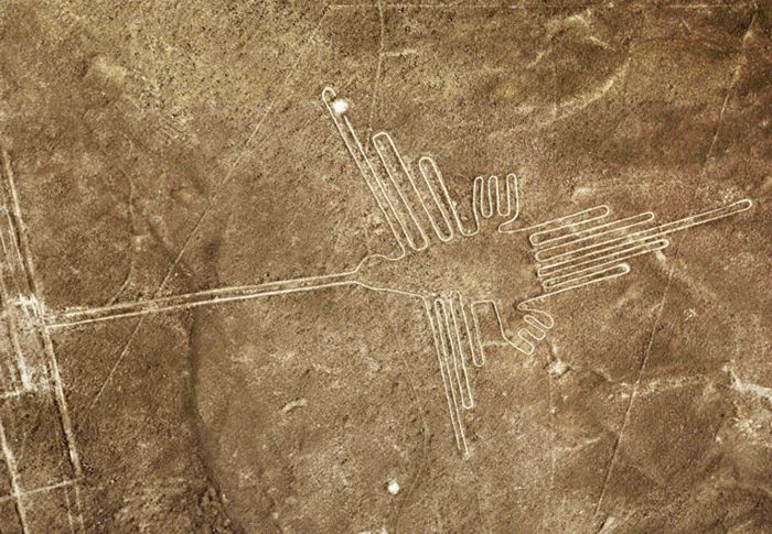 Colibri en Líneas de Nazca, suroeste de Peru. Foto Promperu