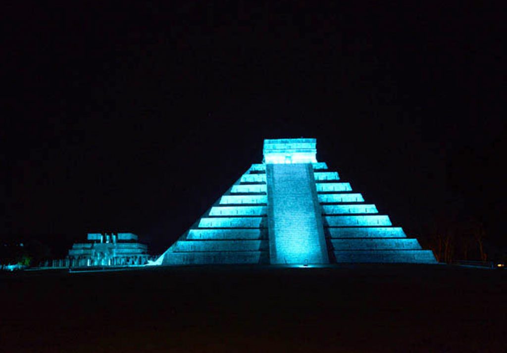 Castillo de Chichén Itzá en Noches de Kukulcán